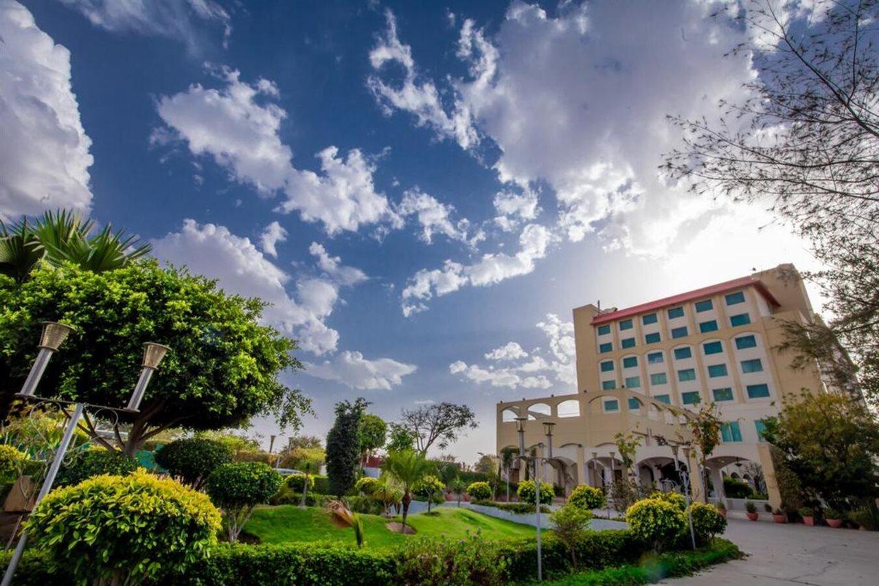 Hotel Ramada By Wyndham Jaipur Jaisinghpura Zewnętrze zdjęcie