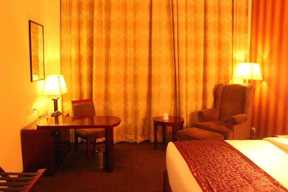 Hotel Ramada By Wyndham Jaipur Jaisinghpura Zewnętrze zdjęcie