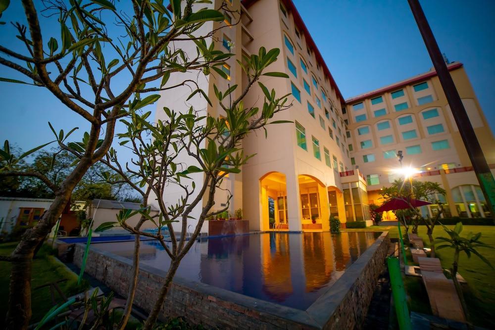 Hotel Ramada By Wyndham Jaipur Jaisinghpura Zewnętrze zdjęcie