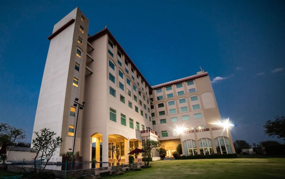 Hotel Ramada By Wyndham Jaipur Jaisinghpura Zewnętrze zdjęcie