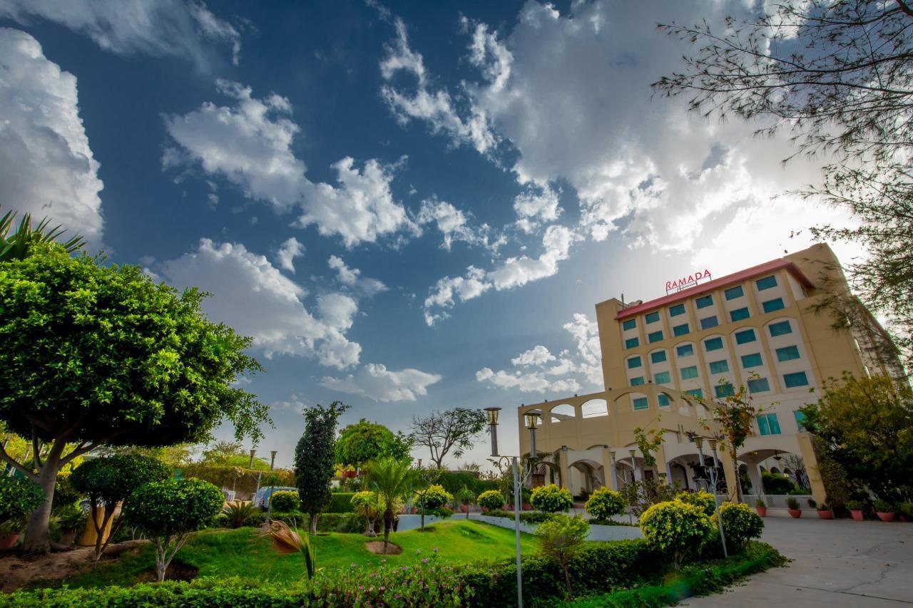 Hotel Ramada By Wyndham Jaipur Jaisinghpura Zewnętrze zdjęcie