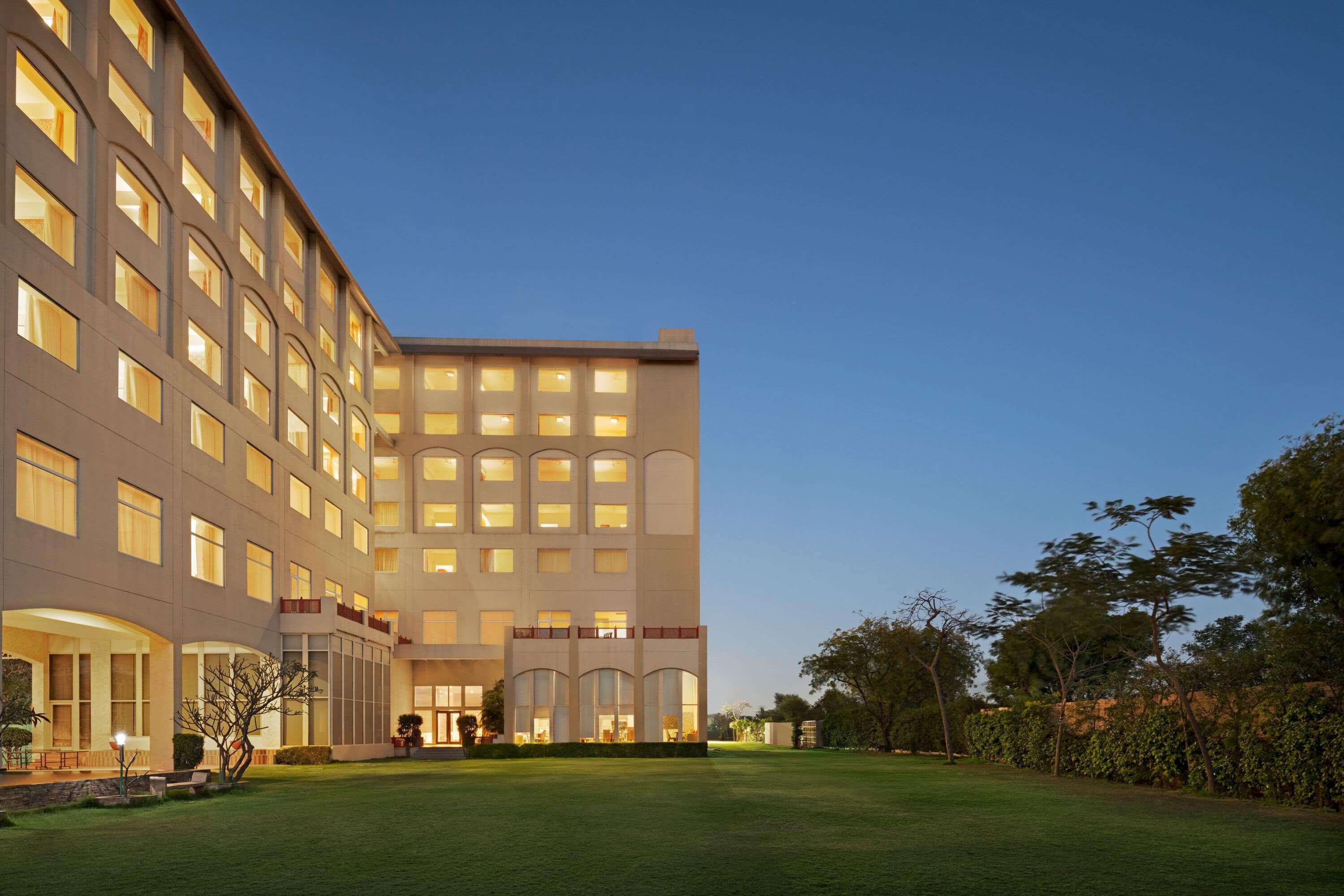 Hotel Ramada By Wyndham Jaipur Jaisinghpura Zewnętrze zdjęcie